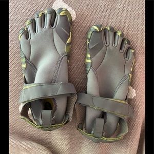 Vibram Mens FiveFingers Multi Sport Shoe M40 8.5-9